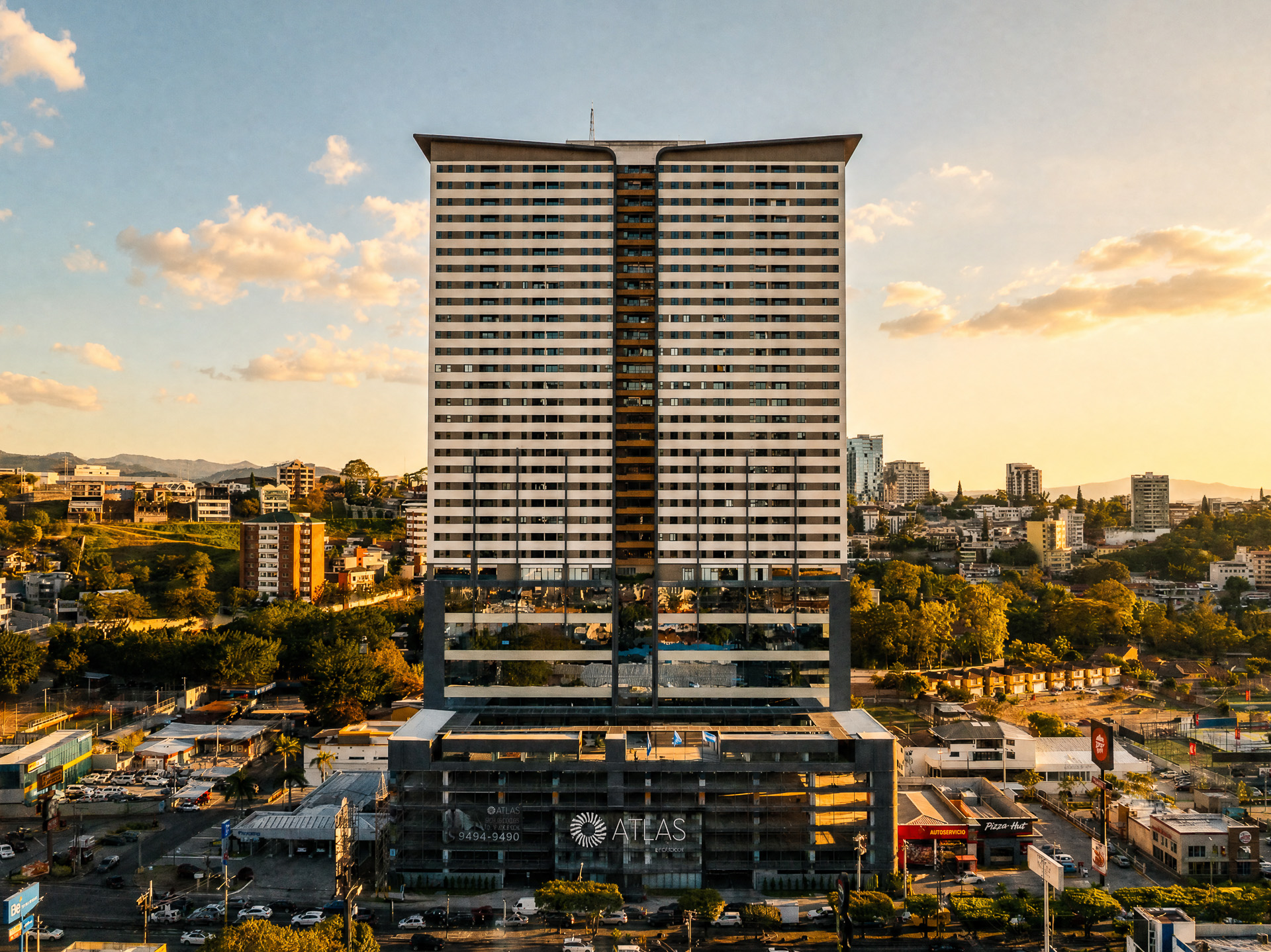 Atlas Edificio — Fachada frontal